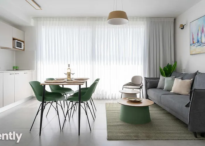 Sea Side Daisy Apartment - By Rently